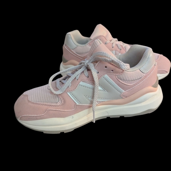 New Balance Shoes - NWOTs 202257/40 Big Kid Pink Haze New Balance Tennis Shoes. Sz 5 Kids, Women 7